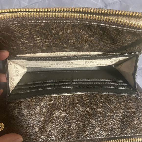 Michael kors double zipped crossbody - Picture 4 of 10